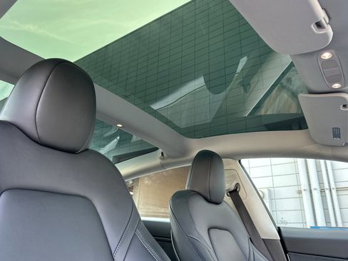 Used 2023 Tesla Model 3 Standard Range image 16