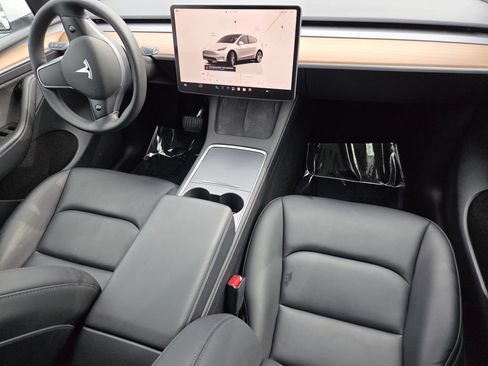 Used 2023 Tesla Model Y Long Range AWD/4WD image 30