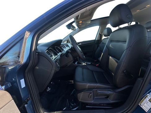 Used 2021 Volkswagen Golf 4-Door image 9