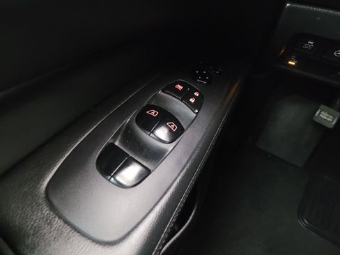 Used 2019 Nissan Pathfinder SL image 27