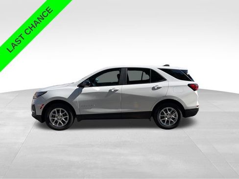 Used 2023 Chevrolet Equinox LS w/ Driver Confidence II Package AWD/4WD image 2