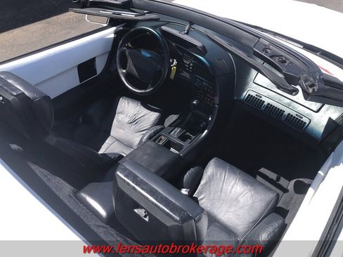 Used 1992 Chevrolet Corvette Convertible RWD image 18