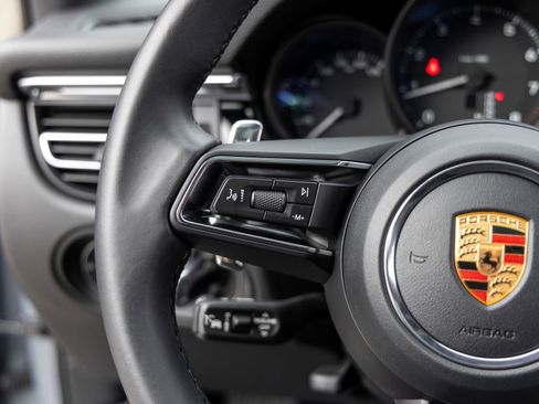 Certified 2026 Porsche Macan AWD/4WD image 36