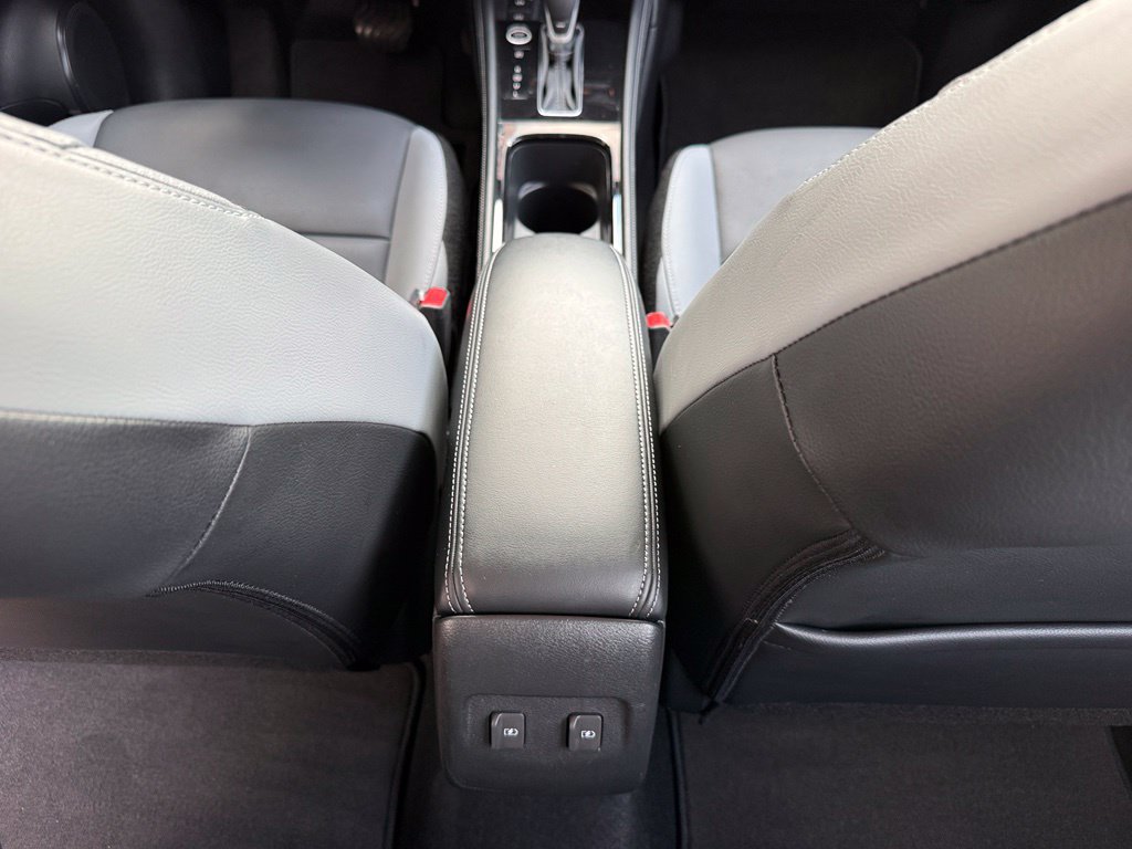 Used 2024 Nissan Kicks SR w/ SR Premium Package FWD image 29