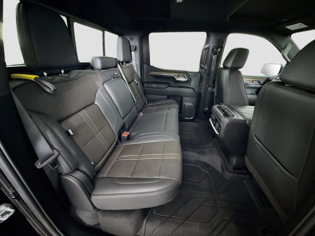Used 2024 Chevrolet Silverado 1500 High Country w/ Technology Package AWD/4WD image 27