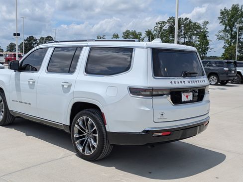 Used 2023 Jeep Grand Wagoneer Series III AWD/4WD image 3