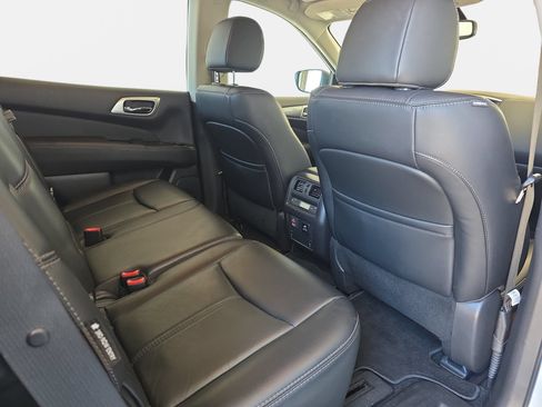 Used 2018 Nissan Pathfinder SL FWD image 11