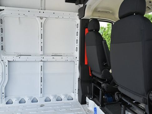 Used 2025 RAM ProMaster 2500 w/ Convenience Group image 17