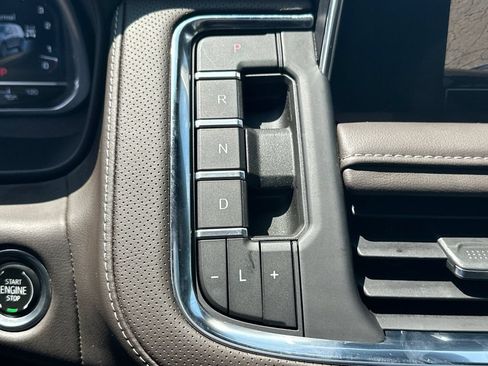Used 2023 GMC Yukon SLT AWD/4WD image 33