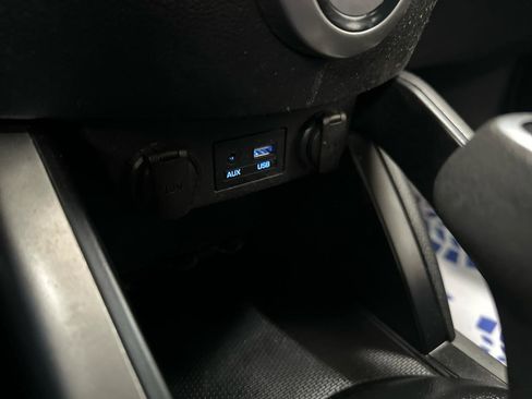 Used 2016 Hyundai Veloster FWD image 22