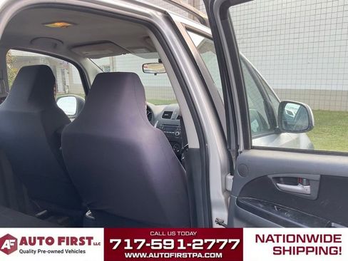 Used 2010 Suzuki SX4 AWD Hatchback image 9
