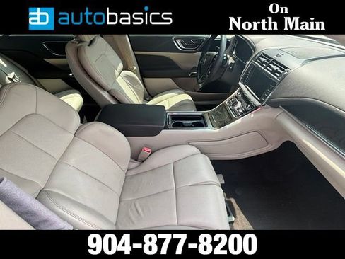 Used 2017 Lincoln Continental Select FWD image 11
