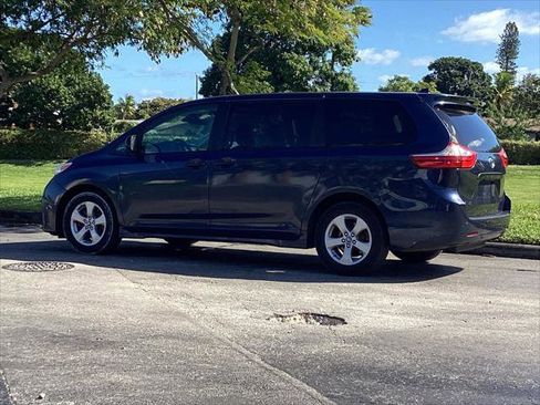 Used 2019 Toyota Sienna L image 6