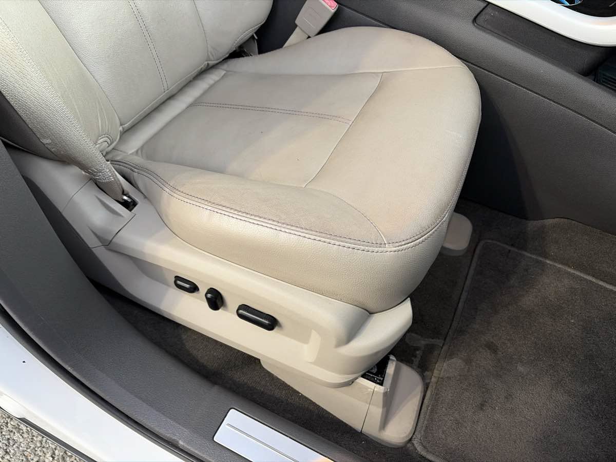 Used 2013 Ford Edge Limited FWD image 29