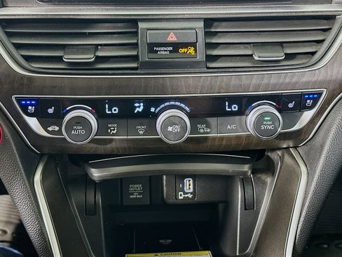 Used 2018 Honda Accord Touring image 24