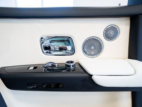 Used 2019 Rolls-Royce Phantom Sedan RWD image 43