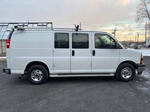 Used 2017 GMC Savana 2500 Van 3D image 8