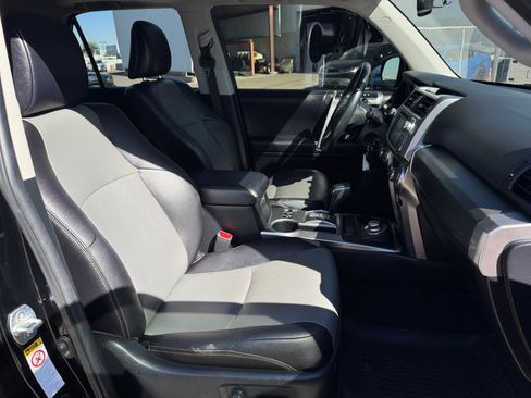 Used 2018 Toyota 4Runner SR5 Premium AWD/4WD image 33