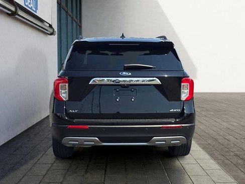 Certified 2023 Ford Explorer XLT w/ Equipment Group 202A AWD/4WD image 4