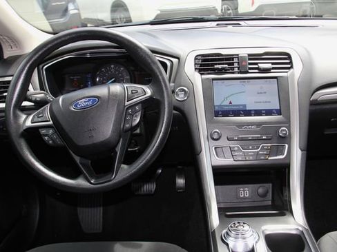 Used 2020 Ford Fusion SE FWD image 21