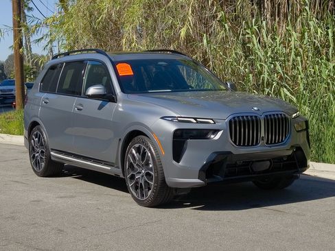 Used 2023 BMW X7 xDrive40i w/ M Sport Package image 2