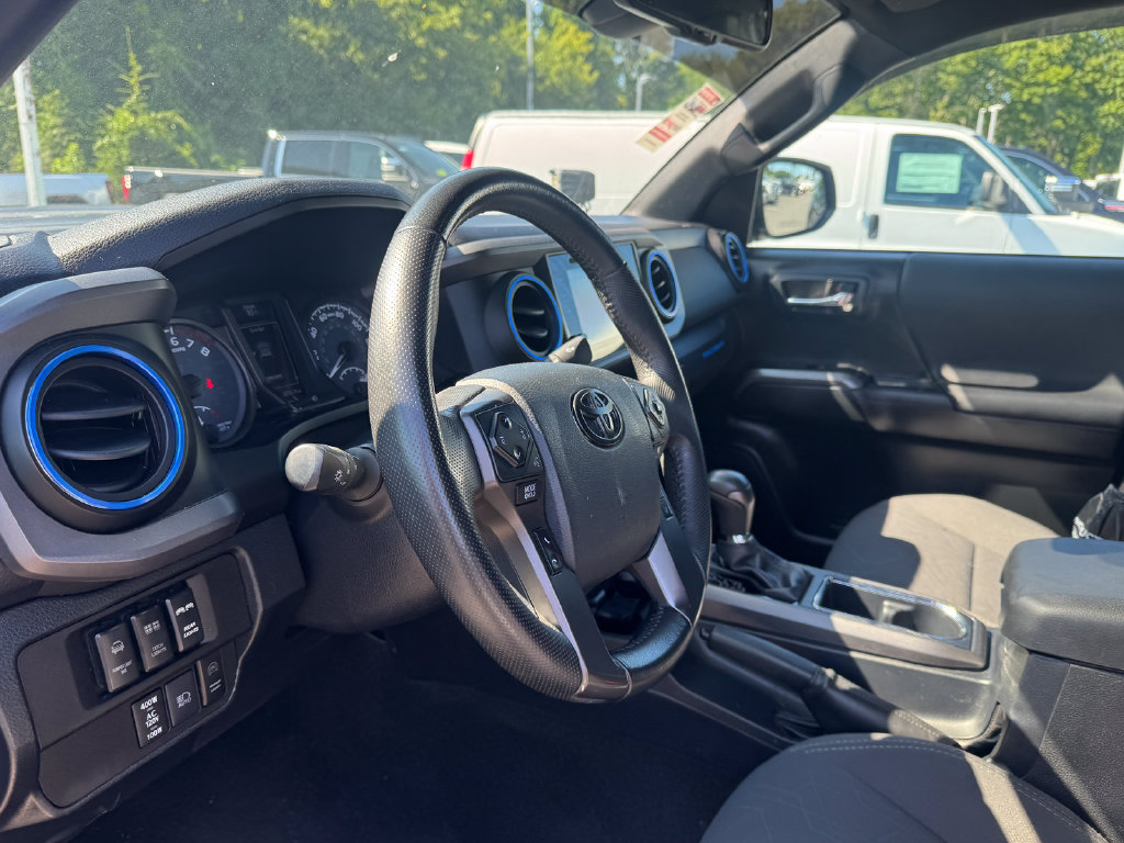 Used 2019 Toyota Tacoma TRD Sport AWD/4WD image 25