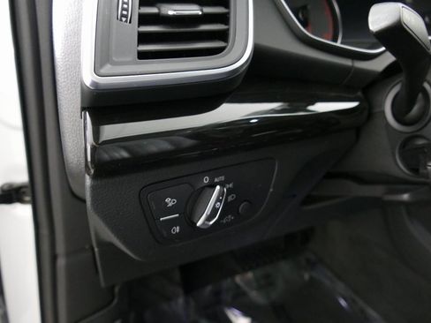 Used 2019 Audi Q5 2.0T Premium w/ Convenience Package image 14