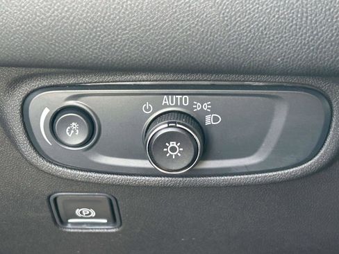 Used 2024 GMC Terrain SLE image 20