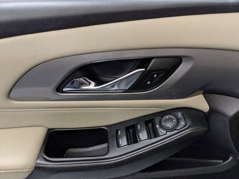 Used 2023 Chevrolet Traverse LS FWD image 16