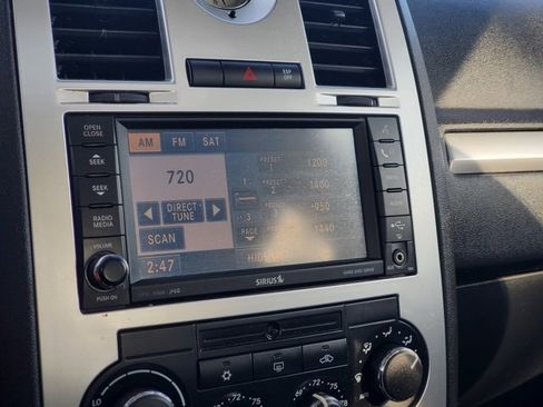 Used 2009 Chrysler 300 Touring image 17