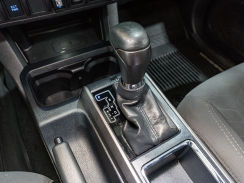 Used 2019 Toyota Tacoma TRD Off-Road image 27