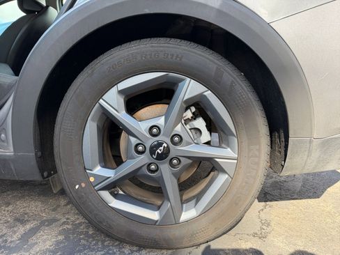 Used 2025 Kia K4 LXS image 29