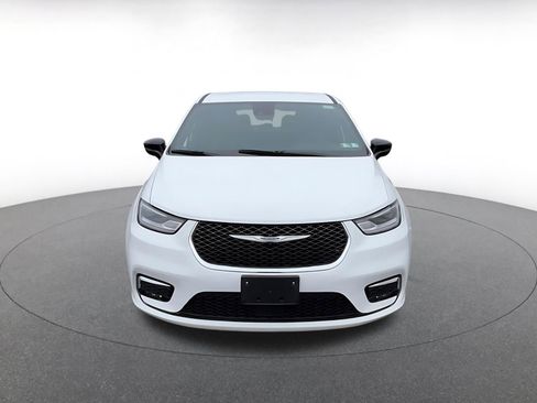 Used 2025 Chrysler Pacifica Select image 5