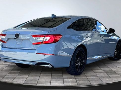 Used 2022 Honda Accord Touring image 6