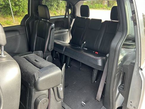 Used 2019 Dodge Grand Caravan GT image 12