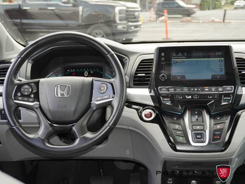 Used 2024 Honda Odyssey Touring image 2