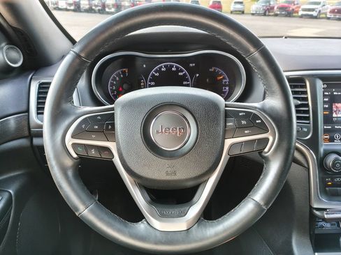 Used 2018 Jeep Grand Cherokee Altitude AWD/4WD image 7