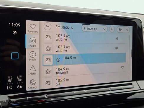 Used 2025 Volkswagen Atlas SE image 31