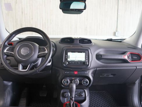 Used 2017 Jeep Renegade Trailhawk w/ Premium Trailhawk Package AWD/4WD image 17