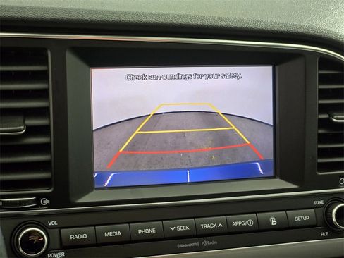 Used 2017 Hyundai Elantra Limited image 29