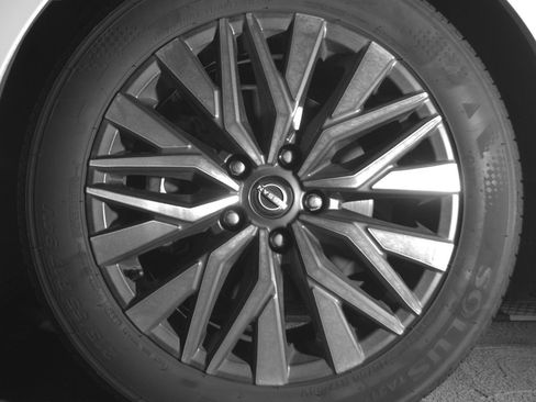 Used 2025 Nissan Altima 2.5 SV image 12