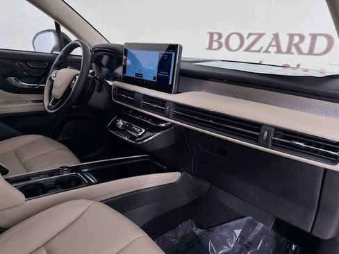 New 2026 Lincoln Corsair Premiere w/ Rear Removable Package Tray FWD image 30