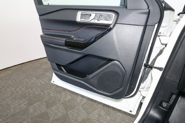 Used 2023 Ford Explorer ST-Line AWD/4WD image 38