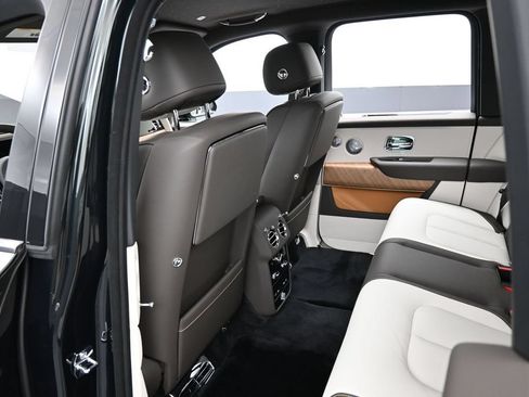 New 2026 Rolls-Royce Cullinan AWD/4WD image 25