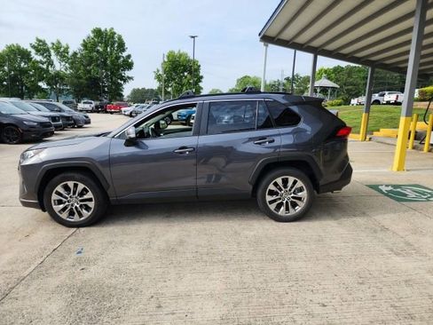 Used 2021 Toyota RAV4 XLE Premium AWD/4WD image 6