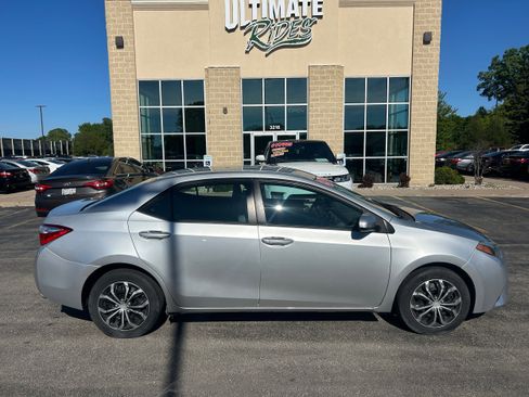 Used 2015 Toyota Corolla LE FWD image 1