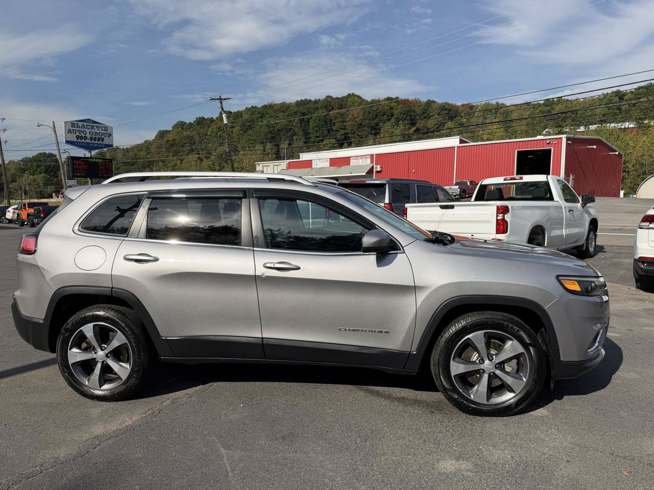 Used 2019 Jeep Cherokee Limited AWD/4WD image 4