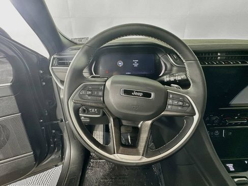 Certified 2025 Jeep Grand Cherokee L Limited AWD/4WD image 18