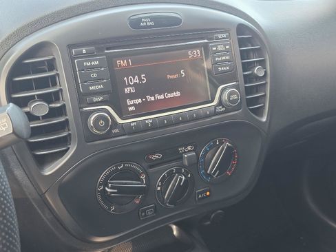Used 2017 Nissan Juke S FWD image 15