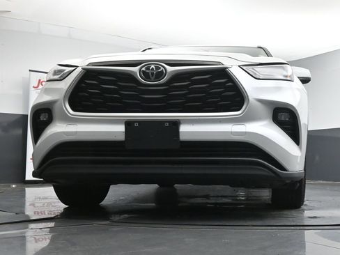 Used 2023 Toyota Highlander XLE image 26